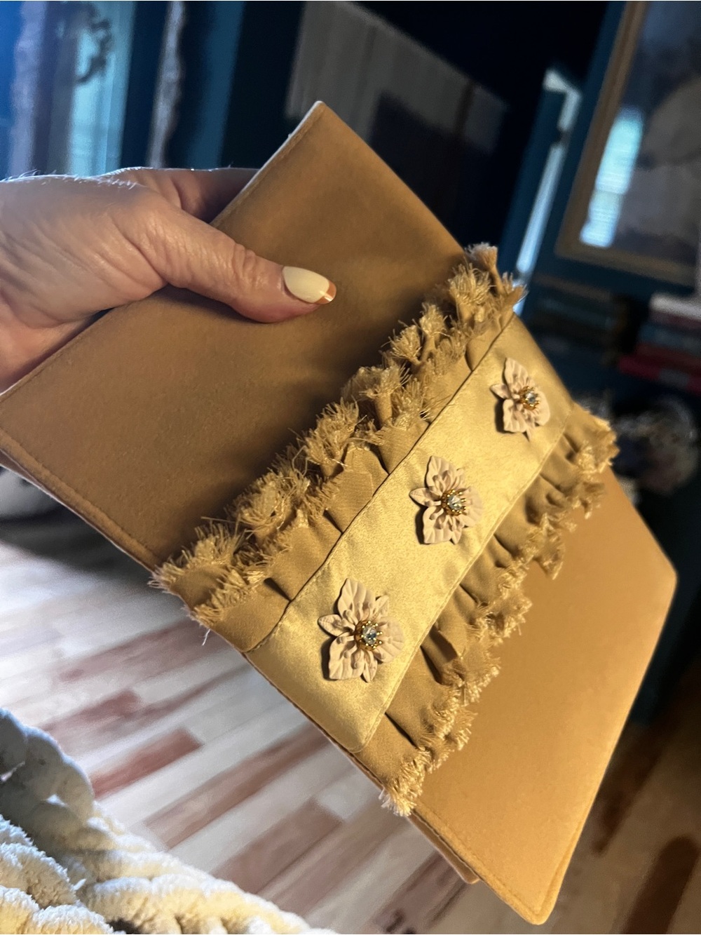 Shiraleah Chicago Camel Velvet Floral Clutch NWT - Picture 16 of 16